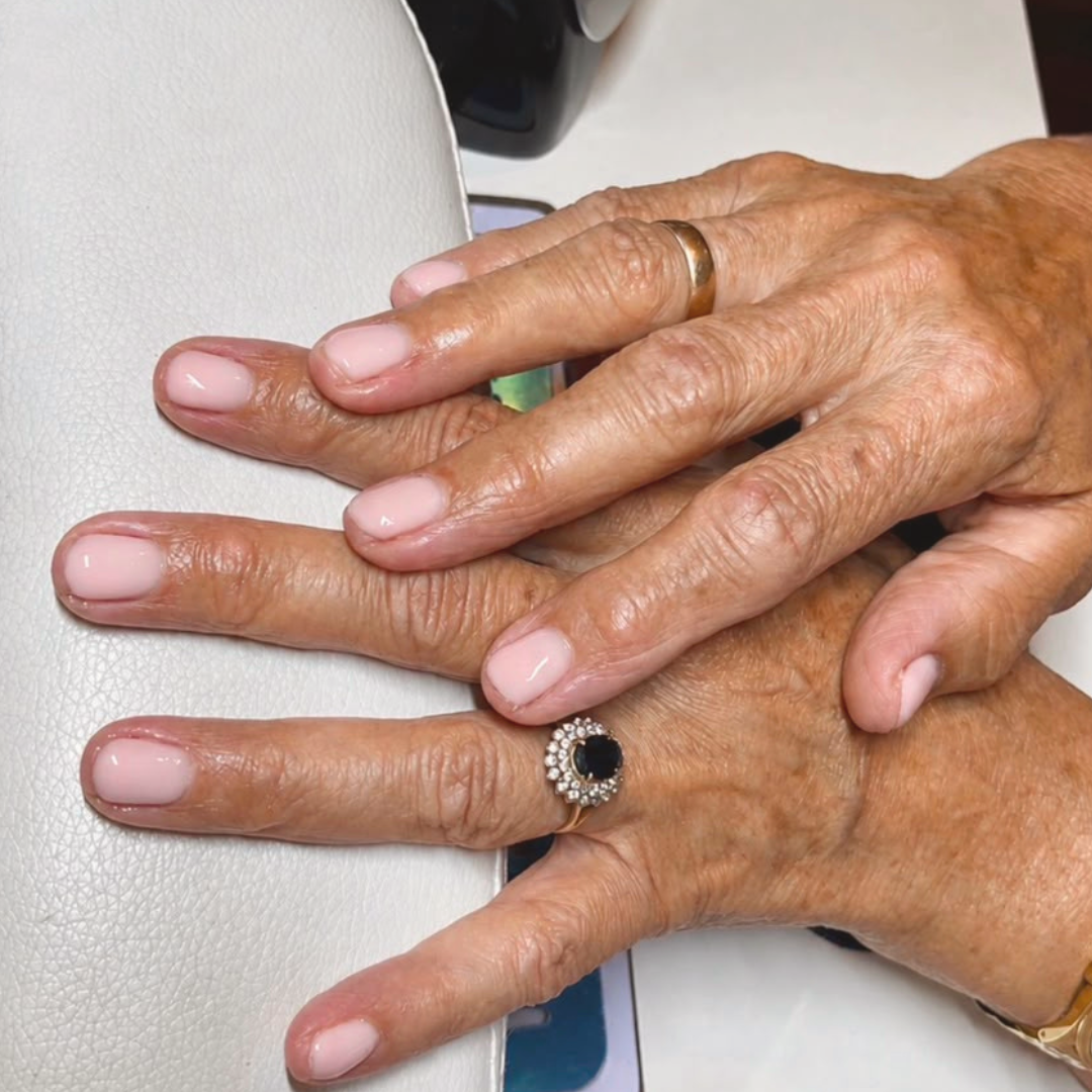 Zachte roze manicure