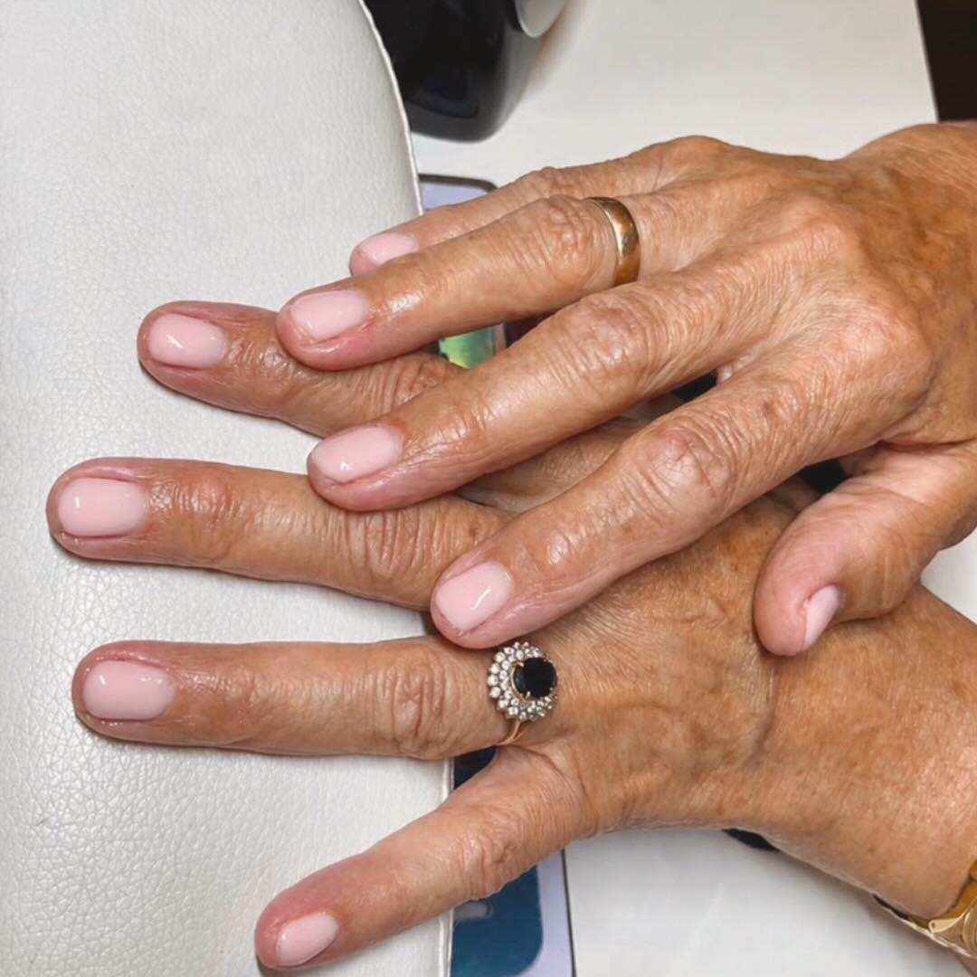Zachte roze manicure